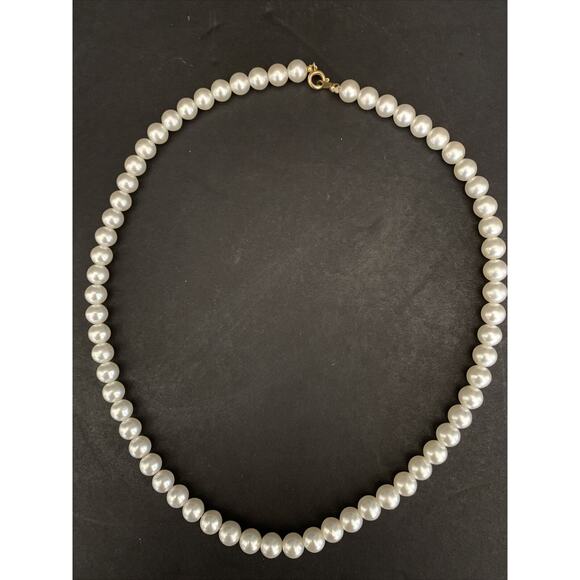 Vintage Costume Jewelry Faux Pearl Necklace 19" with Clasp Nice Quality - Picture 7 of 8